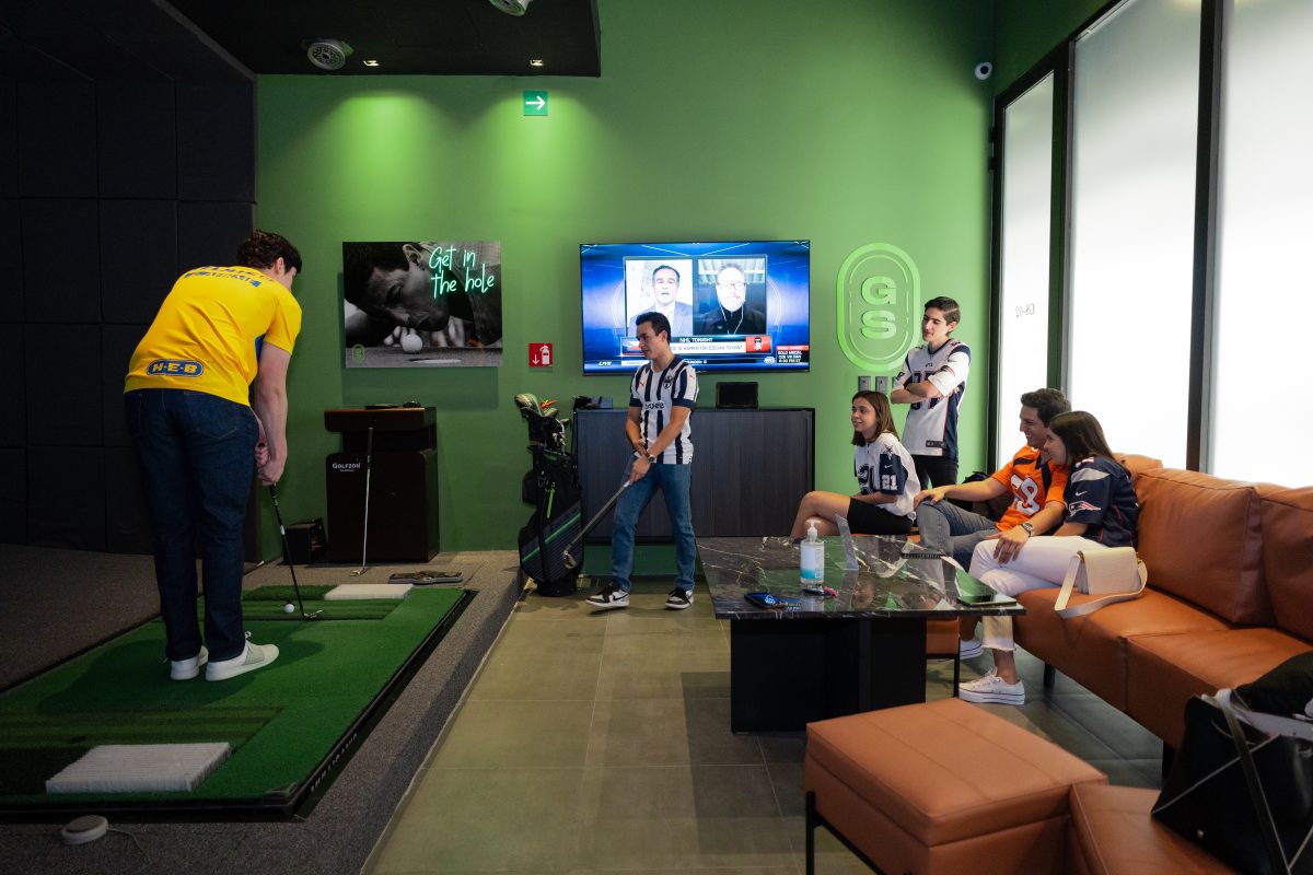 Jugar golf mejora tus relaciones sociales y profesionales Mulligan's Golf Bar & Restaurant Jugar golf mejora tus relaciones sociales y profesionales Mulligan's Golf Bar & Restaurant