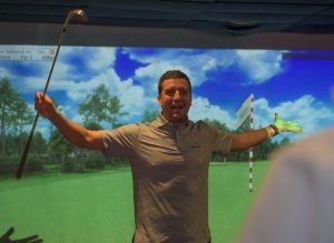 disfruta de una emocionante partida de golf en Mulligan's y celebra siete años de diversión y tecnología de vanguardia en México.