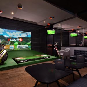 Jugador disfrutando del golf en Mulligan's, la referencia suprema en entretenimiento y golf indoor.